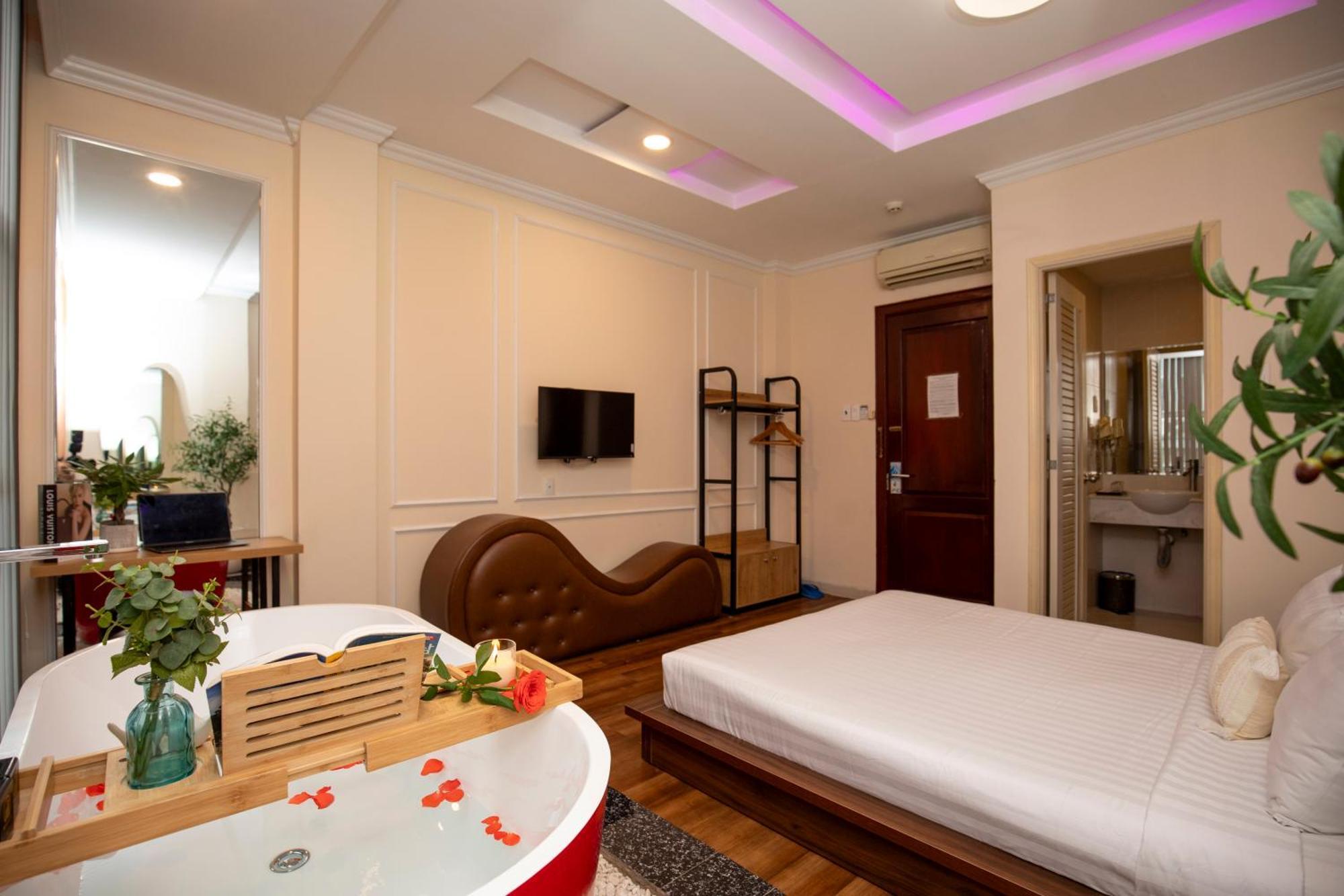 Quy Hung Hotel Central Ho Chi Minh City Exterior photo