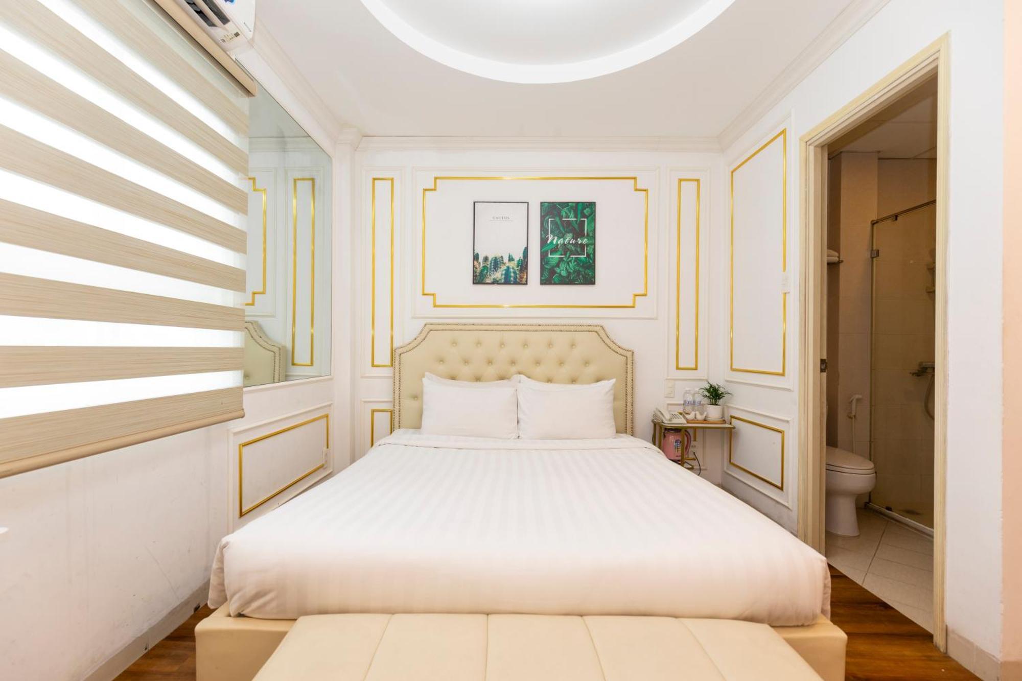 Quy Hung Hotel Central Ho Chi Minh City Exterior photo