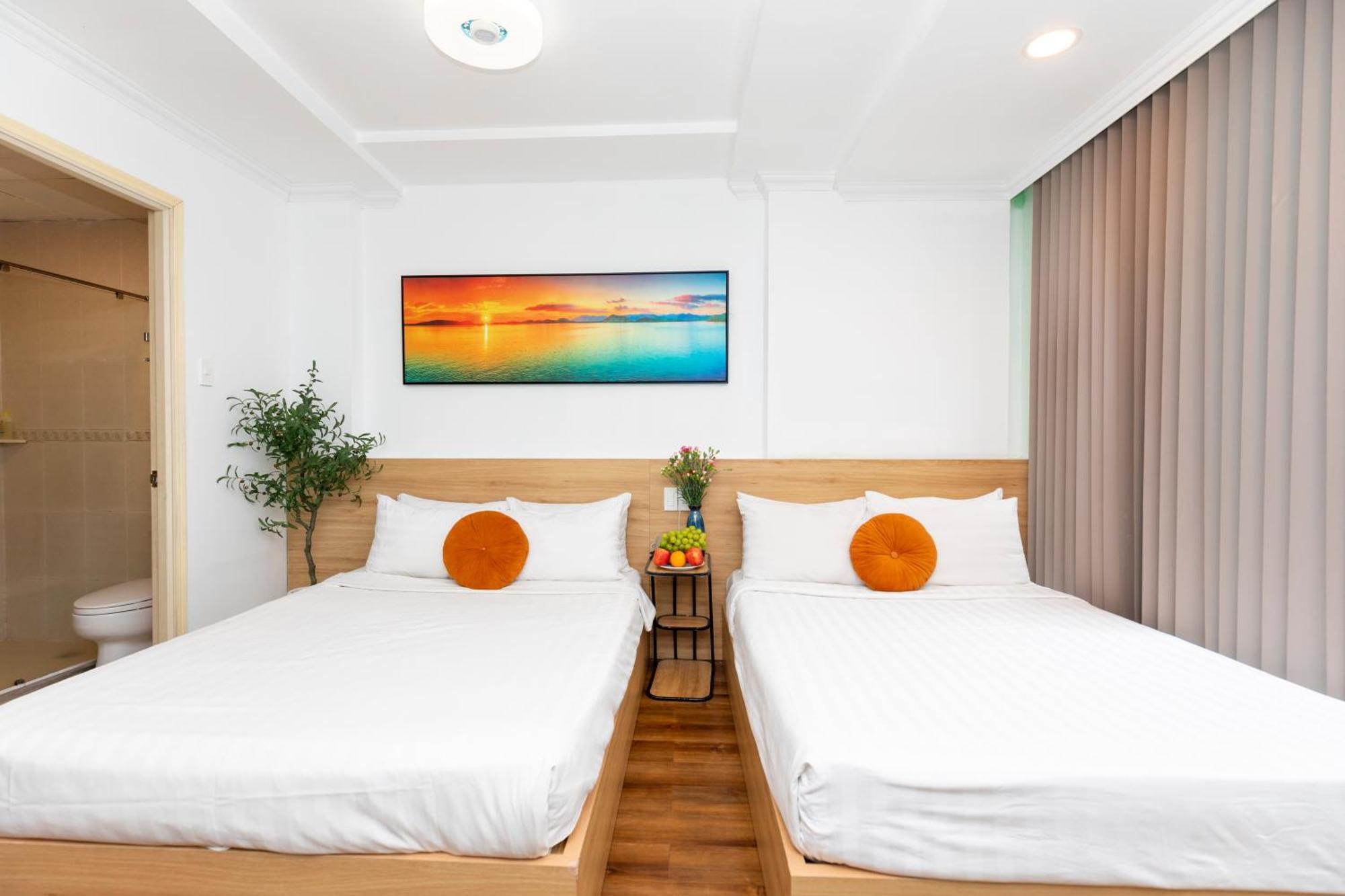 Quy Hung Hotel Central Ho Chi Minh City Exterior photo
