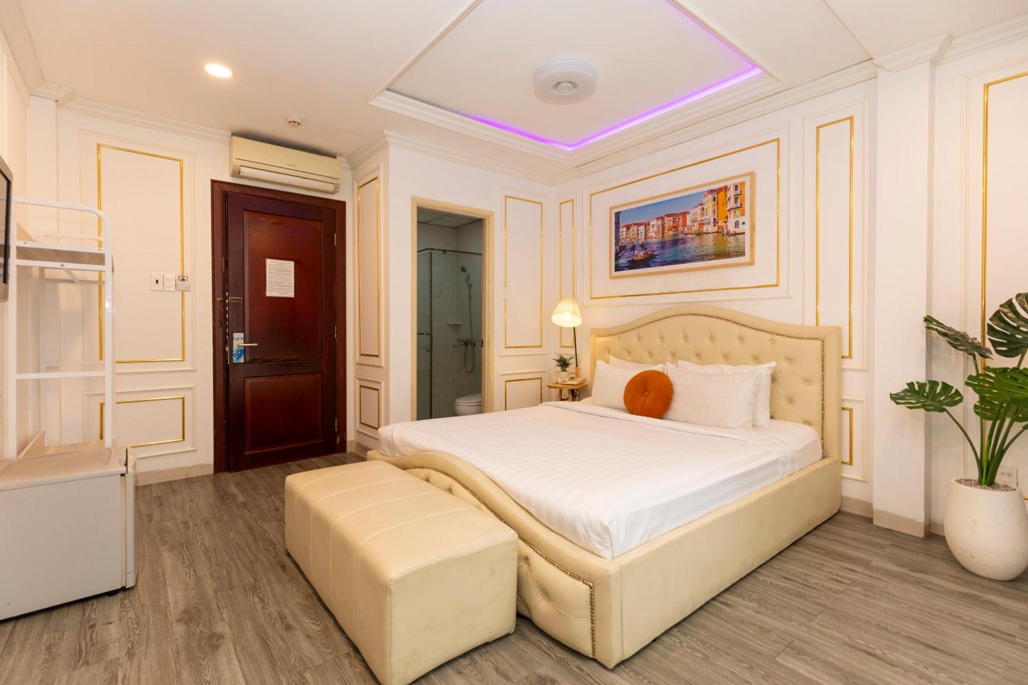Quy Hung Hotel Central Ho Chi Minh City Exterior photo