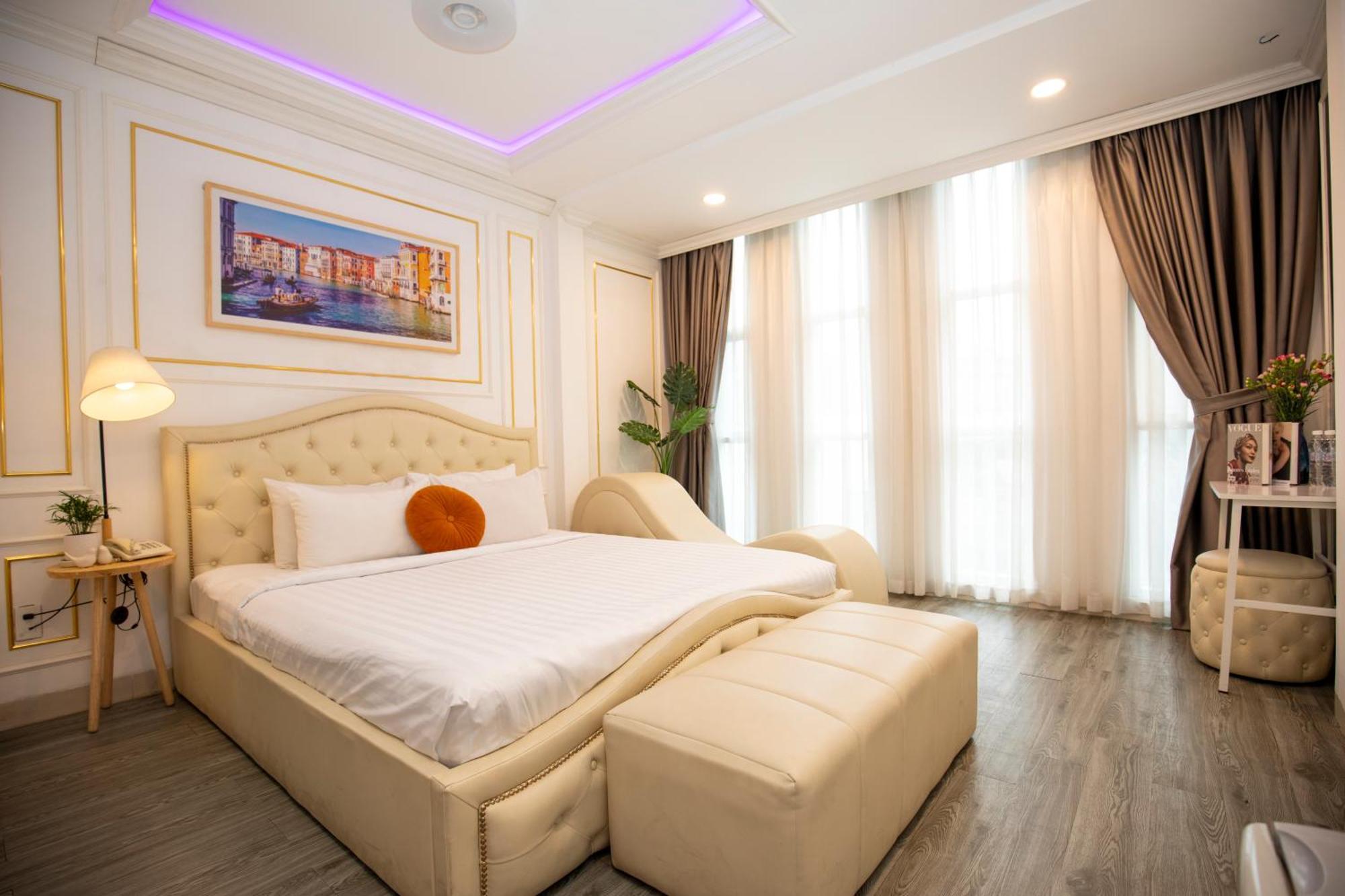 Quy Hung Hotel Central Ho Chi Minh City Exterior photo