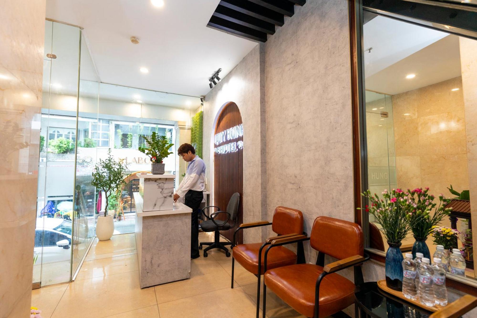 Quy Hung Hotel Central Ho Chi Minh City Exterior photo