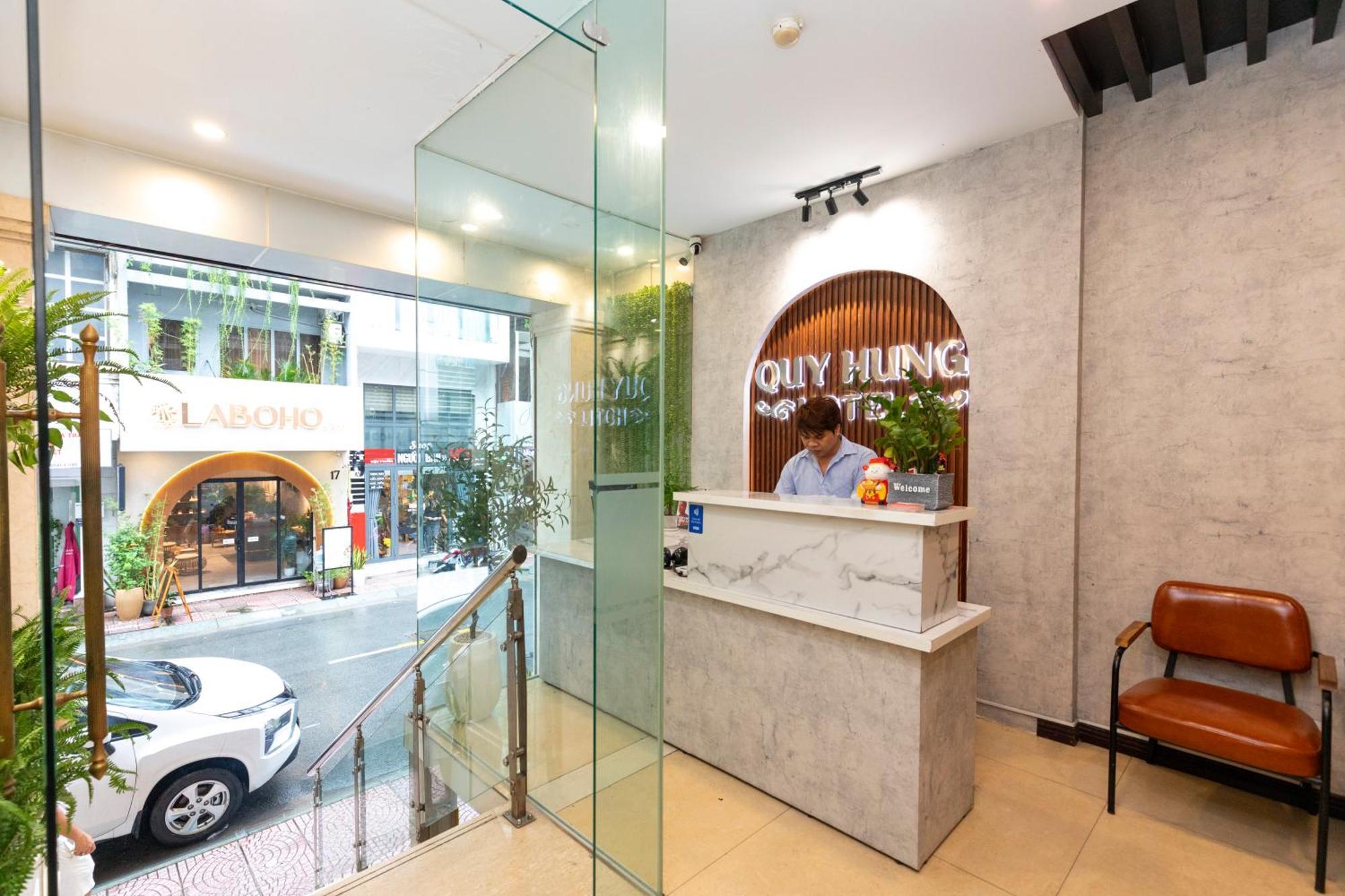 Quy Hung Hotel Central Ho Chi Minh City Exterior photo
