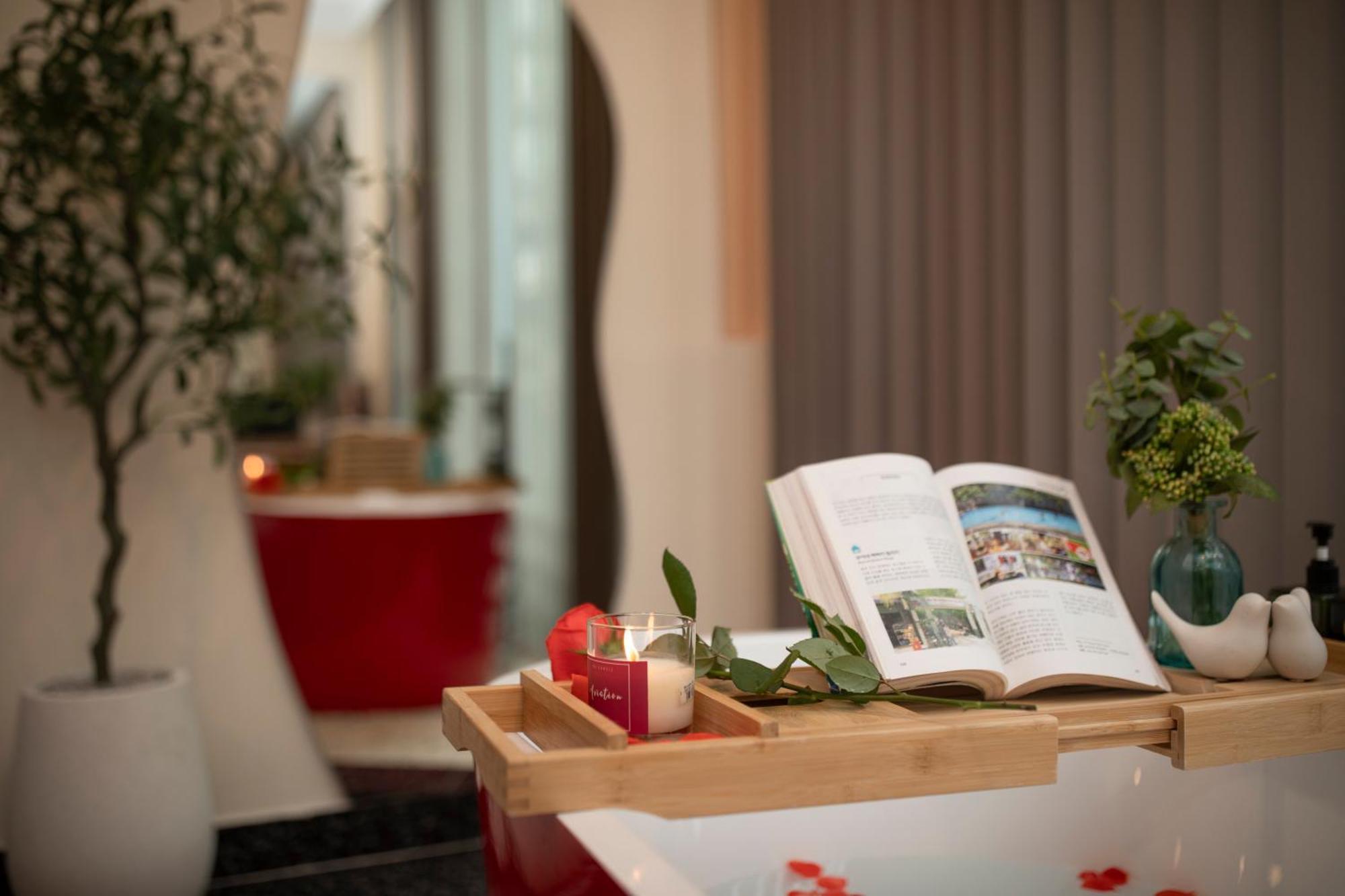 Quy Hung Hotel Central Ho Chi Minh City Exterior photo